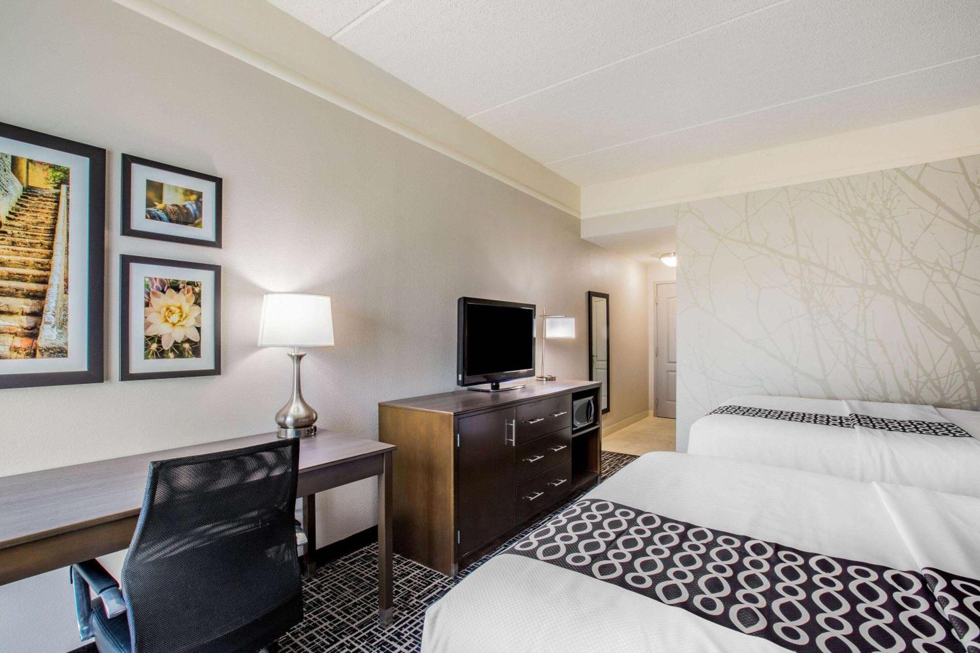 Deluxe Queen Room with Two Queen Beds,1382188733:JPEG